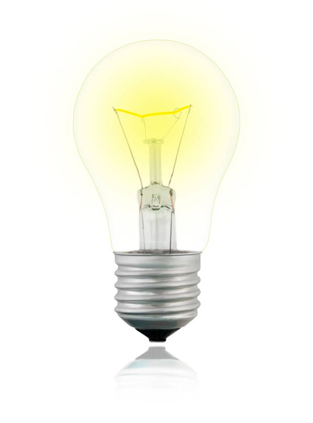 Isolato incandescente trasparente giallo tungsteno lampadina su sfondo bianco con riflessione - Foto, immagini