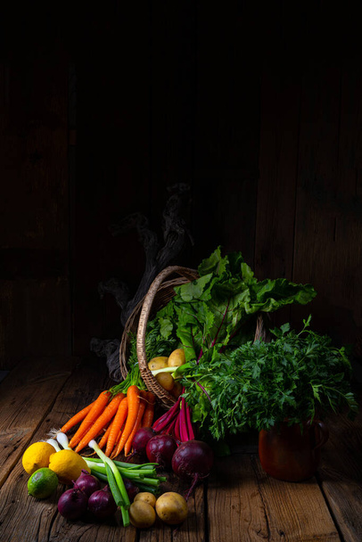 Basket with different vegetables: beetroot and carrot - Φωτογραφία, εικόνα