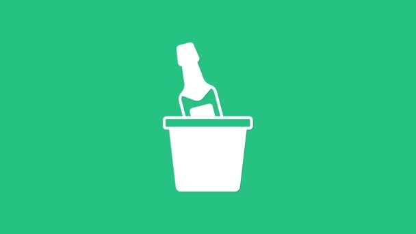Bílá láhev šampaňského v ledovém kbelíku ikony izolované na zeleném pozadí. Grafická animace pohybu videa 4K - Záběry, video