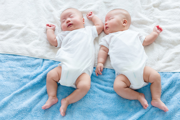 Gémeos bebés
 - Foto, Imagem
