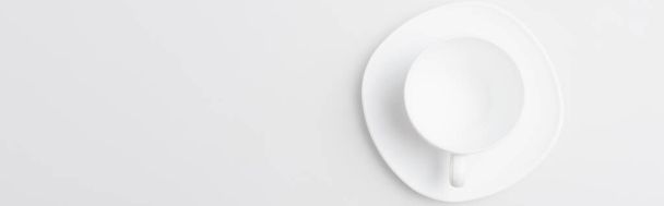 вид зверху порожня чашка і блюдце ізольовані на білому фоні, банер
 - Фото, зображення