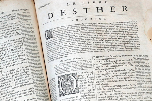 Vanha Raamattu ranskaksi, 1669. Vanha testamentti. Esterin kirja. - Valokuva, kuva