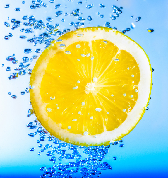 juicy lemon water bubbles - Фото, зображення