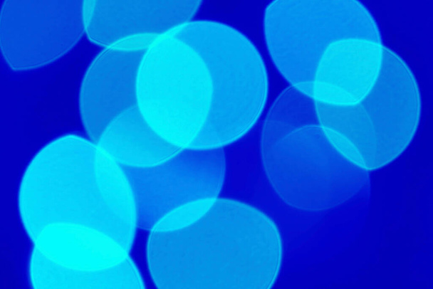 Astratto Cyan offuscata su sfondo blu reale - Foto, immagini