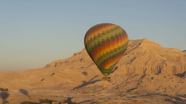Hot air balloons floating in sky of Luxor, Egypt. Africa - Foto, Imagen