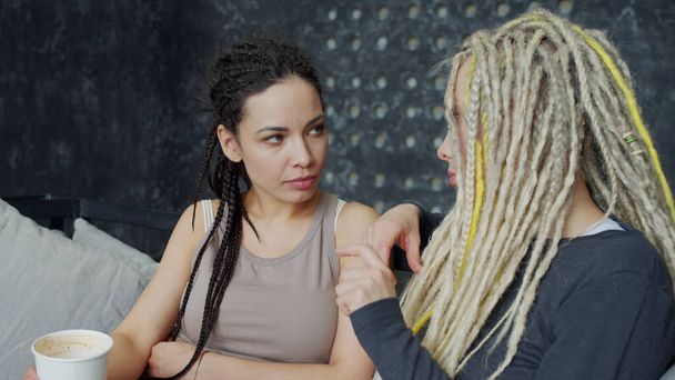 Lesbian girl explaining something to her girlfriend - Photo, Image