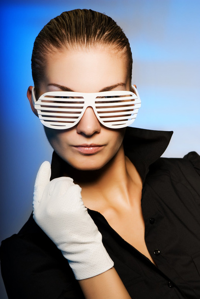 Beautiful young woman with stylish shutter shades sunglasses - Valokuva, kuva