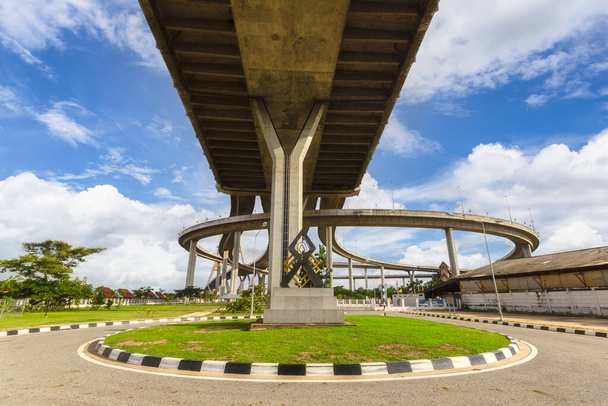 Puente Bhumibol en Tailandia, El puente cruza el río Chao Phraya dos veces, Bangkok, Tailandia - Foto, imagen
