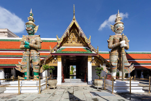 Ναός του Emerald Buddha ή Wat Phra Kaew ναός, Μπανγκόκ, Ταϊλάνδη - Φωτογραφία, εικόνα