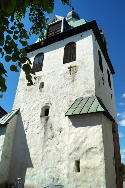 Katedrála Porvoo, zvonice, bílé kamenné zdi s gotickými prvky, Porvoo, Finsko - 31. května 2018 - Fotografie, Obrázek