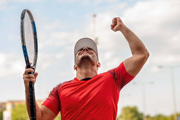 Tennis player celebrating victory in match point.  - Zdjęcie, obraz