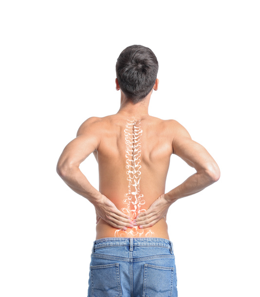 Junger Mann leidet unter Rückenschmerzen auf weißem Hintergrund - Foto, Bild