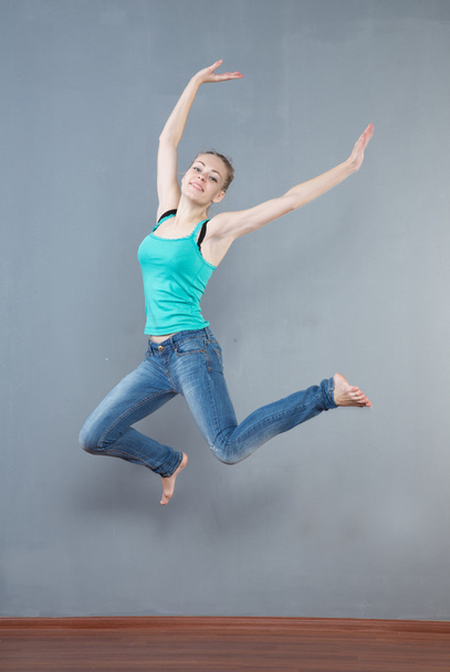 Jumping girl - Foto, afbeelding