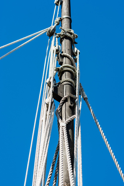 Detalhe do mastro de vela
 - Foto, Imagem