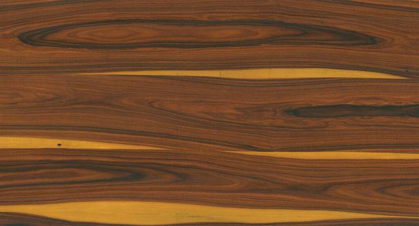 Natuurlijke bruine en gele houttextuur en oppervlak met hoge resolutie voor meubels, zonnemica, muurverf, wandtegels, vloertegels, interieur, wandpapier etc.. - Foto, afbeelding
