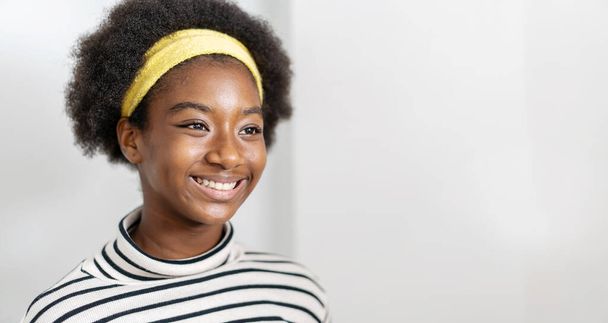 Close-up profile side view portrait of smiling young woman african american nice attractive lovely pretty lovable cheerful cheery wavy-haired girl - 写真・画像
