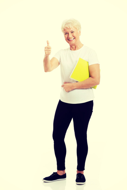 Woman showing OK sign - Fotó, kép