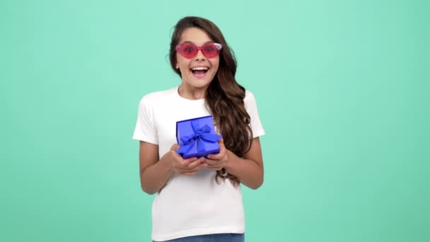 happy amazed child in sunglasses hold present box, amazement - Footage, Video