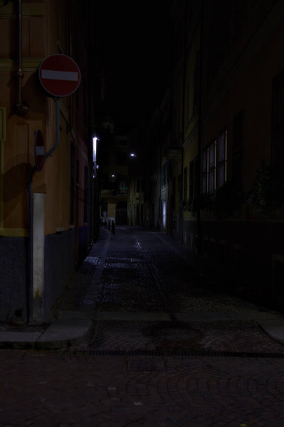 Alley in an italian town at night in summer - Photo, Image