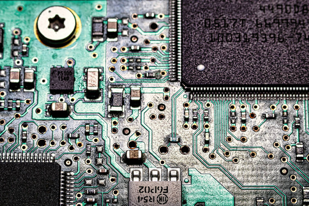 Microchips integrados en la placa. El microcircuito fotografiado en primer plano. - Foto, Imagen