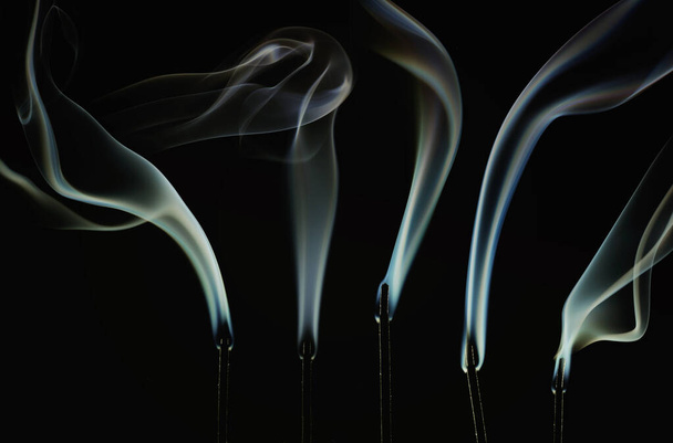 White smoke from burning sticks in the darkness on the black background - Foto, immagini