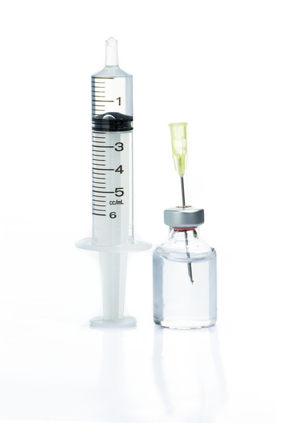 Medicina de vidrio Vial botox o gripe con jeringa médica
 - Foto, imagen