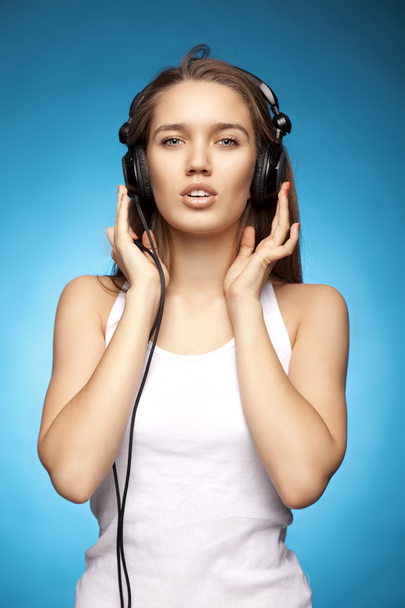 Woman with headphones - Foto, Imagen