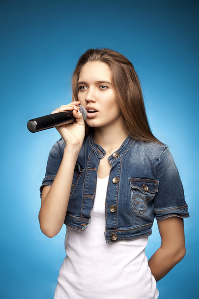 Singing Woman with Microphone59 - Photo, image