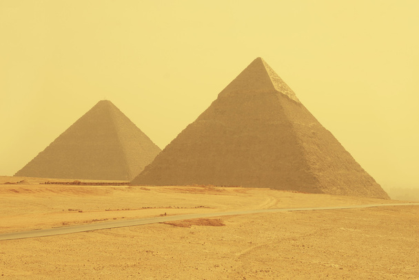 zwei gelbe ägyptische Pyramiden Landschaft - Foto, Bild