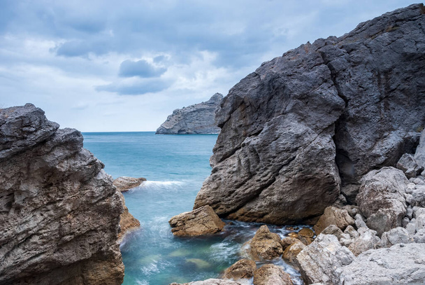 Seascape of the Crimean coast. Waves break into beautiful splashes against rocks. - Φωτογραφία, εικόνα