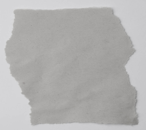 Un morceau de papier déchiré  - Photo, image