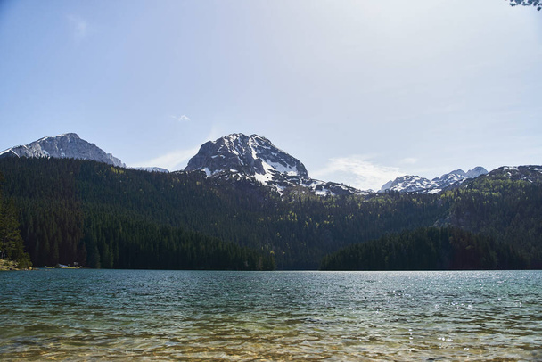 Чорне озеро, природний ландшафт. Гірське озеро, Забяк, Чорногорія, Національний парк Дурмітор. Фотографія високої якості - Фото, зображення