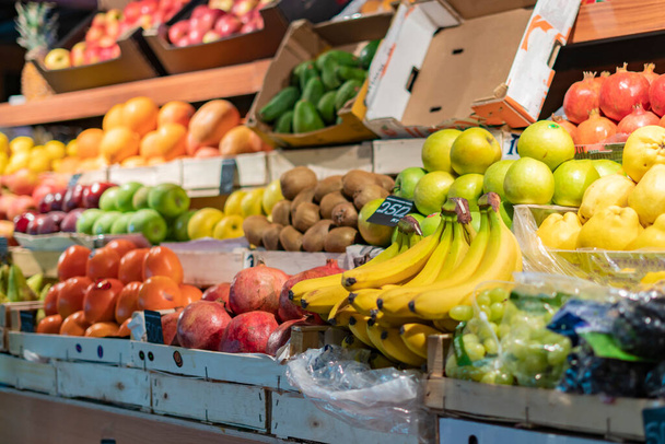 fresh organic fruits on the stall in public market b - Zdjęcie, obraz
