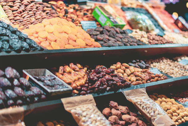 assortment of organic dried fruits in the market b - Φωτογραφία, εικόνα