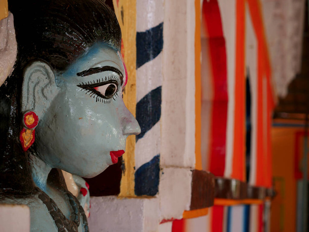 インド・マディヤ・プラデーシュ州カンハラ・シヴァ寺院のヒンドゥ神ラム像の歴史的偶像. - 写真・画像