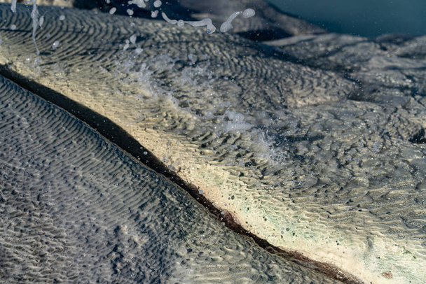 硫黄泉の美しい質感の表面は - 写真・画像