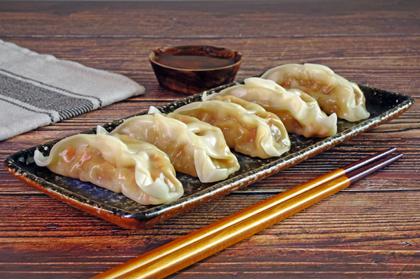 Dumpling, deliciosa comida asiática tradicional. Dumpling japonés o Gyoza, dumpings chinos o Jiaozi. - Foto, Imagen