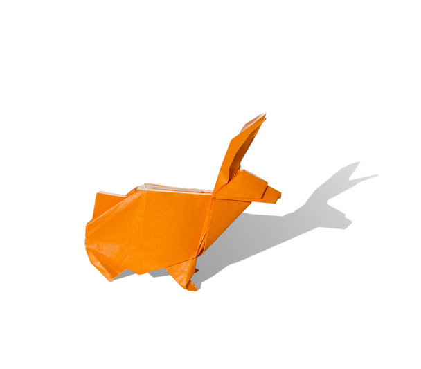 Lapin Origami orange isolé sur blanc
 - Photo, image