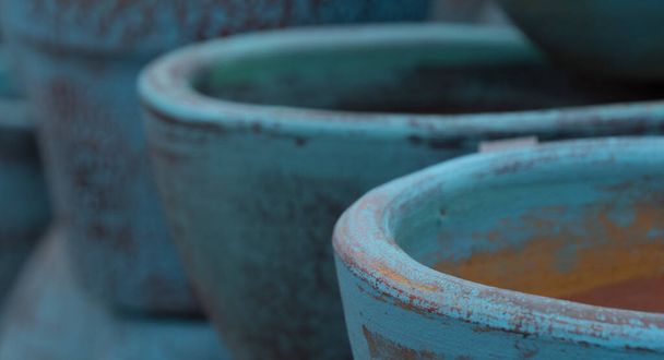 Details of blue ceramic pots in workshop in Old Town, San Diego, California - Fotoğraf, Görsel
