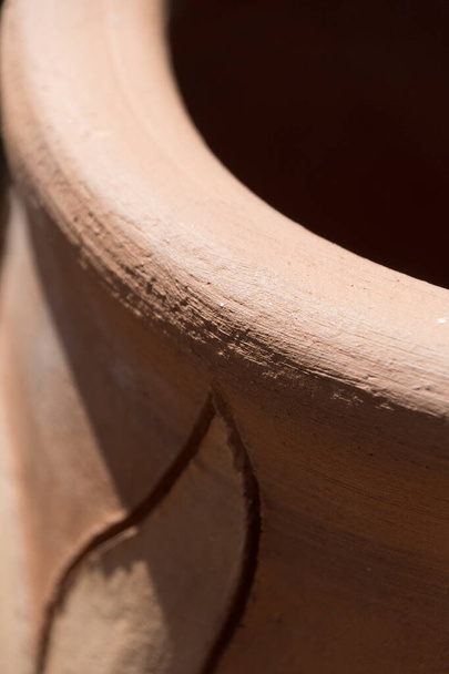 Rim of ceramic pot in workshop in San Diego, California - Valokuva, kuva
