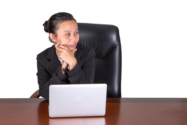 Asian Businesswoman At Her Office Desk - Foto, imagen