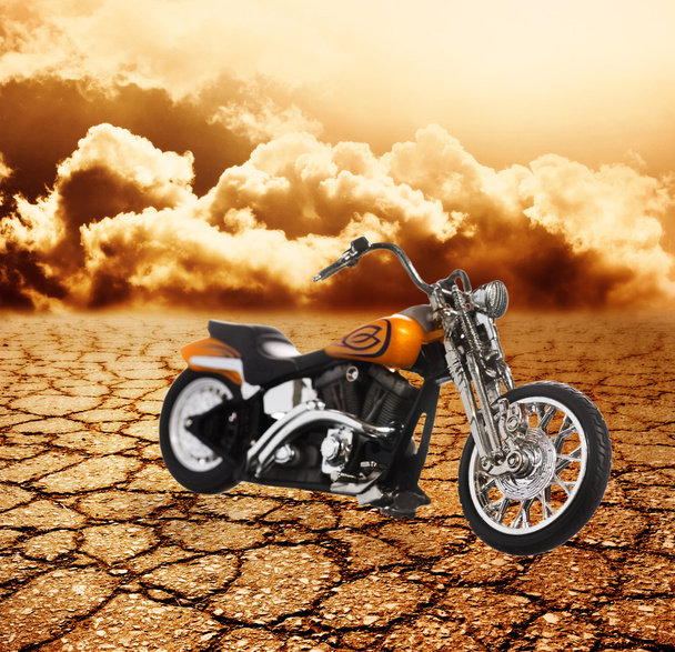 motorfiets in een woestijn - Foto, afbeelding