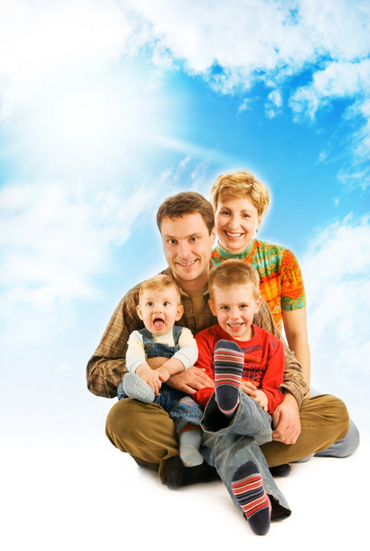 Щаслива сім'я над блакитним небом
 - Фото, зображення