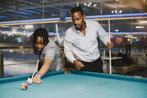 Men playing billiards in a club - Foto, Bild