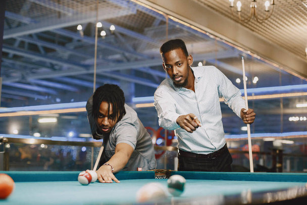 Men playing billiards in a club - Fotografie, Obrázek