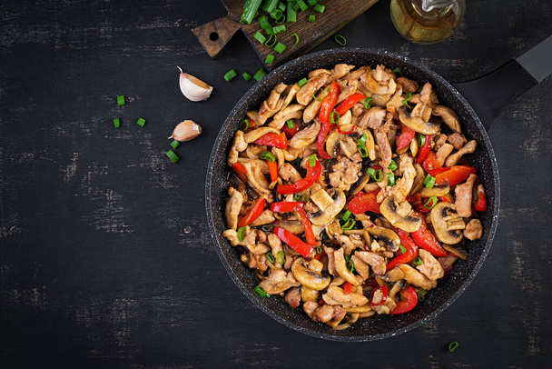 Stir fry with chicken, mushrooms and sweet peppers - Chinese food. Top view, above - Фото, зображення