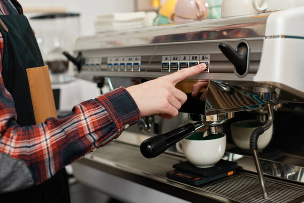 Barista using a coffee machine to make coffee - Foto, Imagem