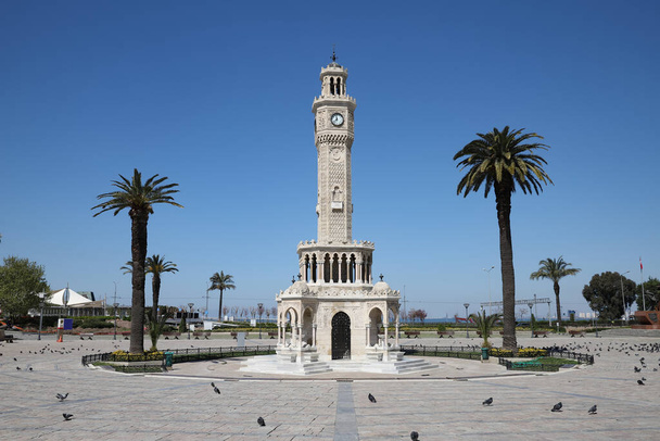 Izmir Klokkentoren in Konak Square, Izmir City, Turkije - Foto, afbeelding