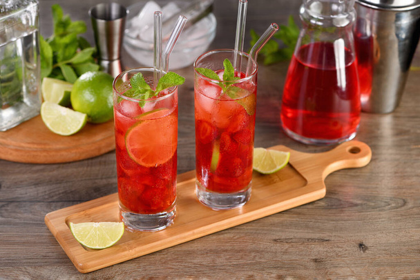 Fresh strawberries combined with fresh juice and tequila. This mojito cocktail is full of vibrant lime, berry and mint aromas. Enjoy your drink - Photo, Image