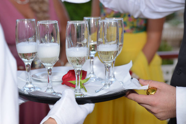 verres à champagne arrangés pour la réception de mariage - Photo, image